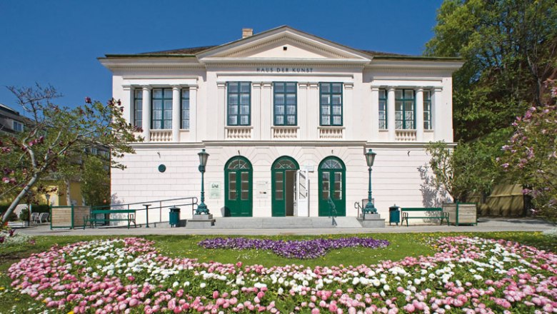 KAWAI Flügel an "Haus der Kunst" - Baden