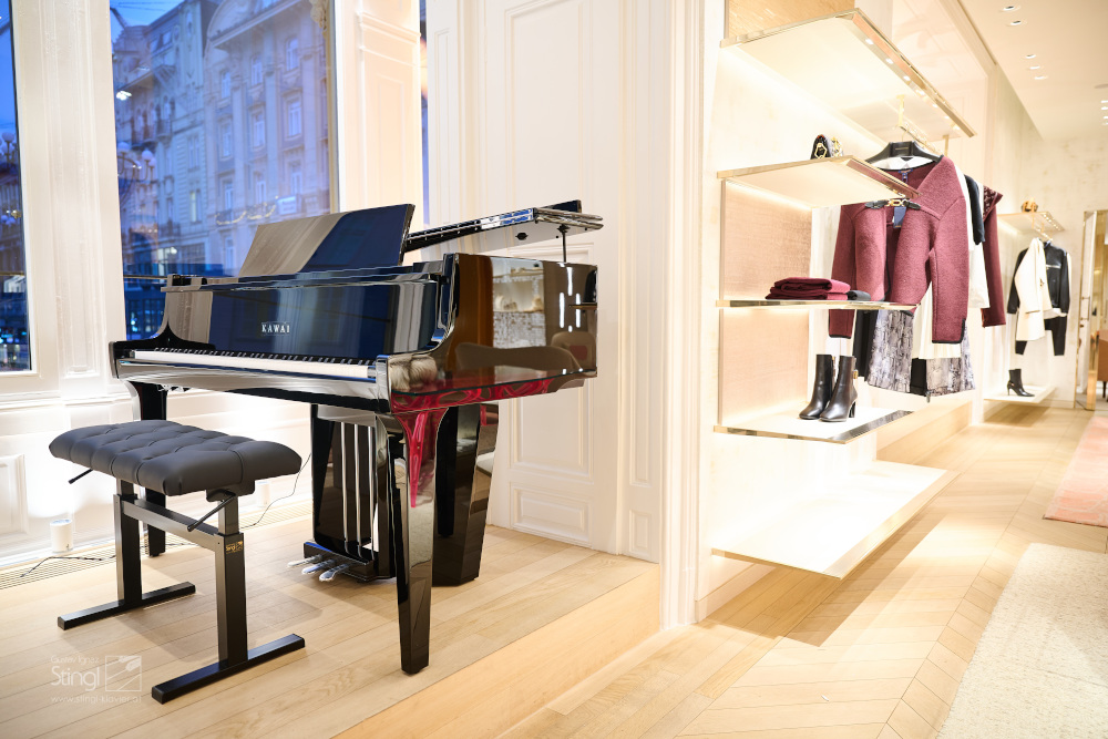 KAWAI NOVUS NV12 im Louis Vuitton Store Wien - von STINGL Klaviere