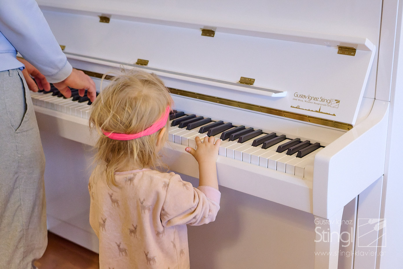 Verkauf eines weißen KAWAI K300 ATX4 Pianos in Wien