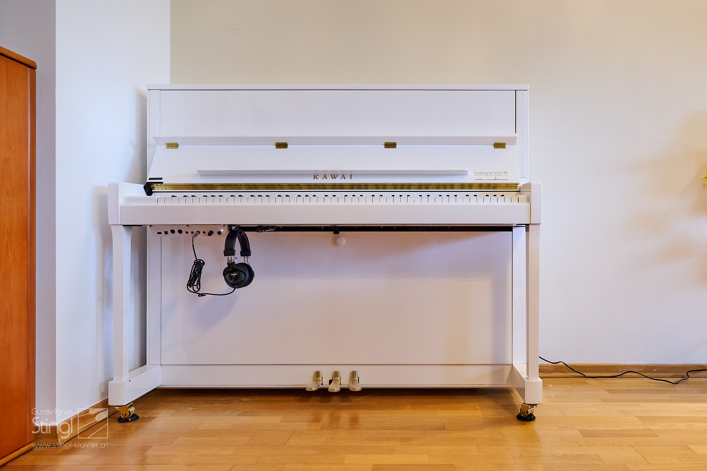 KAWAI K300 ATX4 in Weiß (privat, Wien)