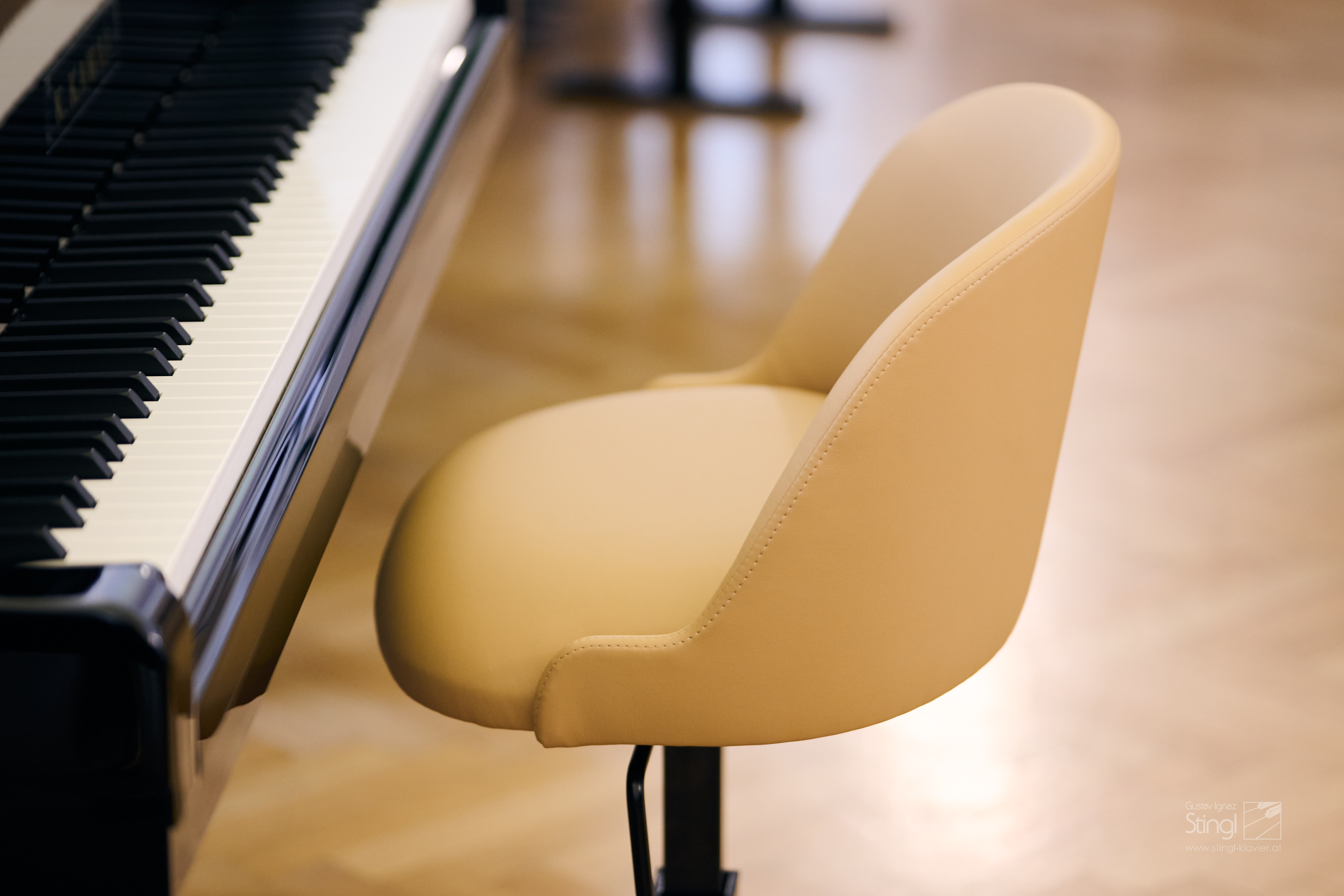 Neu bei uns: Klavierbank &quot;OSAKA&quot;